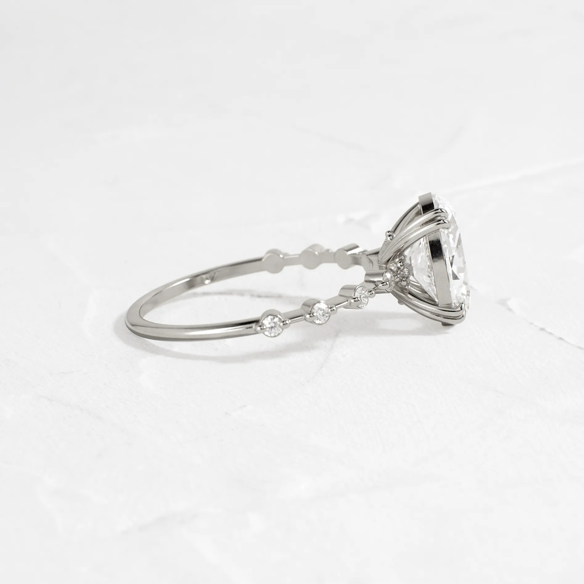 Distance Ring, Oval Cut